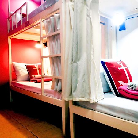 Mandaluyong Crossroads Hostel Manila מראה חיצוני תמונה