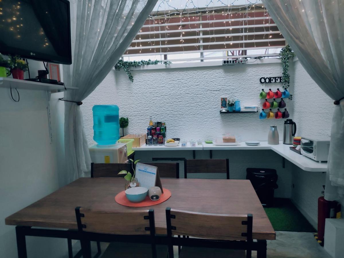 Mandaluyong Crossroads Hostel Manila מראה חיצוני תמונה