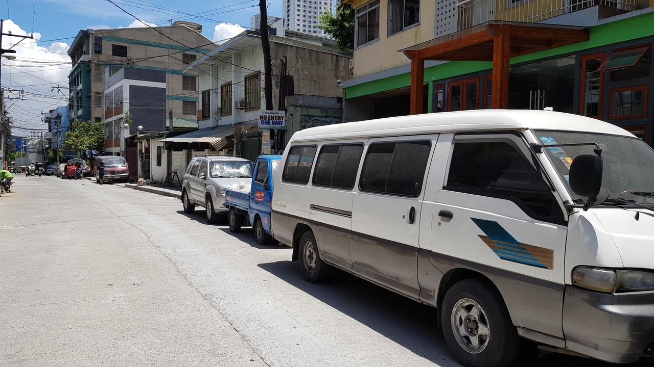 Mandaluyong Crossroads Hostel Manila מראה חיצוני תמונה