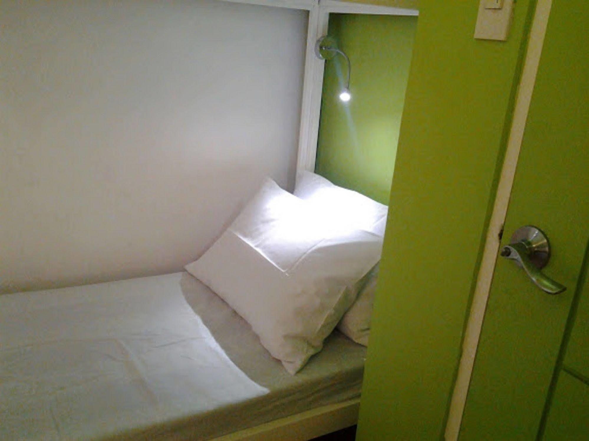 Mandaluyong Crossroads Hostel Manila מראה חיצוני תמונה