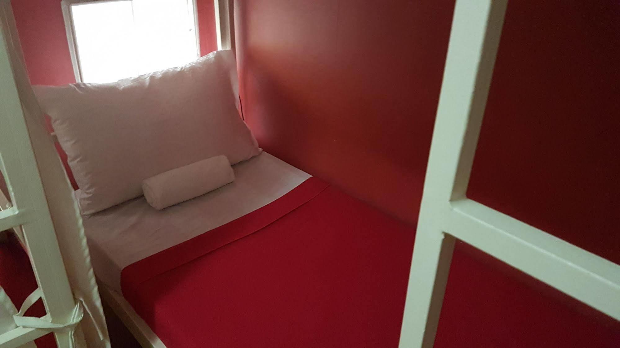 Mandaluyong Crossroads Hostel Manila מראה חיצוני תמונה