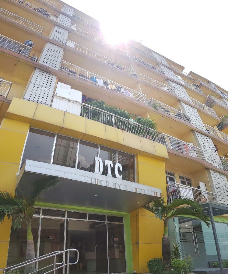 Mandaluyong Crossroads Hostel Manila מראה חיצוני תמונה
