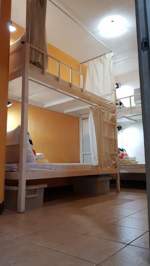 Mandaluyong Crossroads Hostel Manila מראה חיצוני תמונה